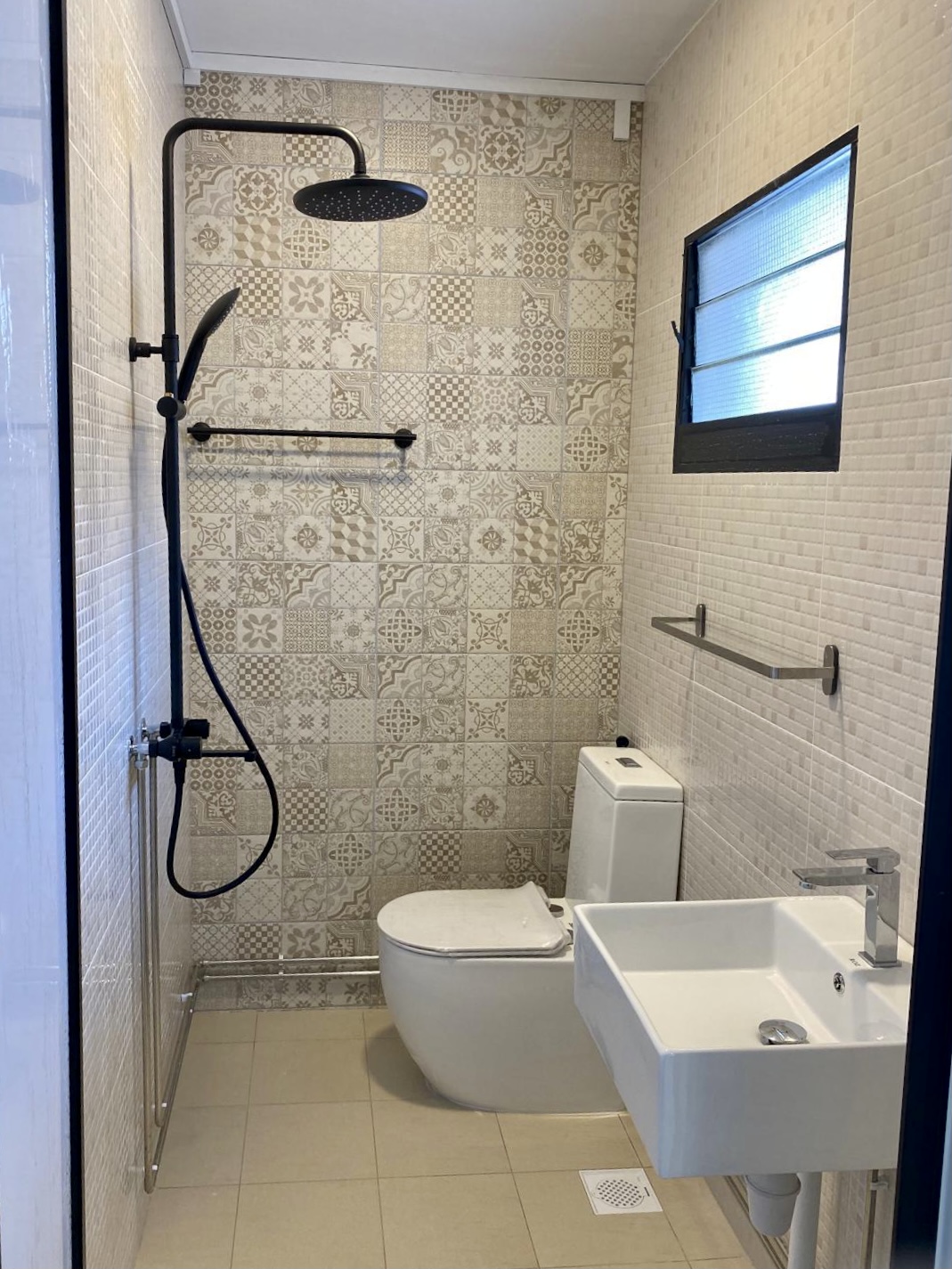 TOILET 2